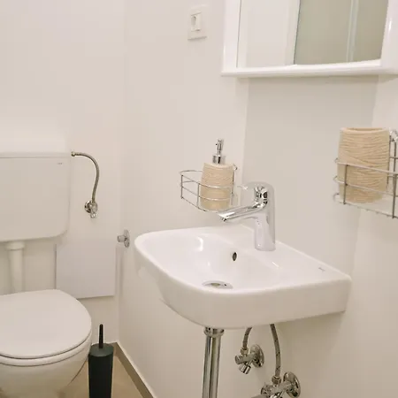 Cute And Charming In - New 2023 Appartement *